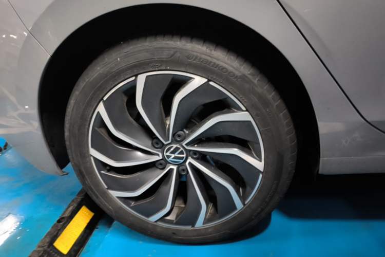 Used Volkswagen Golf 2023 Facelift 280TSI DSG Pro Right Rear Wheel Hub