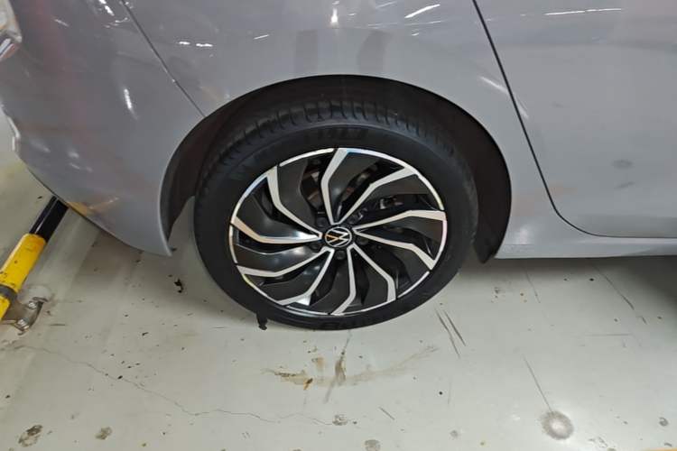 Used Volkswagen Golf 2023 Facelift 280TSI DSG Pro Right Rear Wheel Hub
