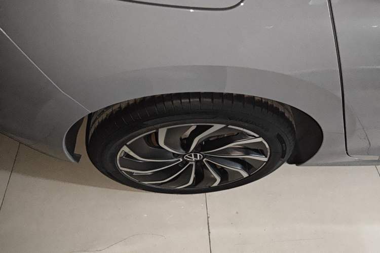 Used Volkswagen Golf 2023 Facelift 280TSI DSG Pro Right Rear Wheel Hub