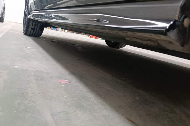 Used Volkswagen Golf 2023 Facelift 280TSI DSG R-Line Lite Right Side Sill