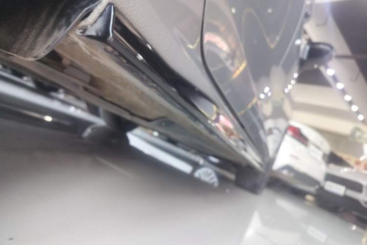Used Volkswagen Golf 2023 Facelift 280TSI DSG R-Line Right Side Sill