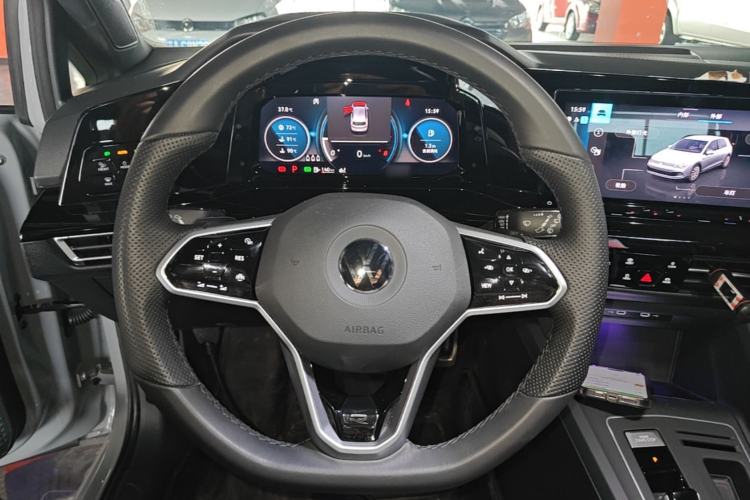 Used Volkswagen Golf 2023 Facelift 280TSI DSG R-Line Lite Steering Wheel