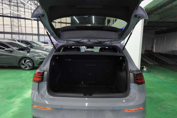 Used Volkswagen Golf 2023 Facelift 280TSI DSG R-Line Lite Trunk