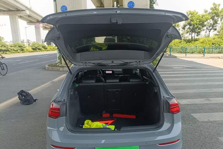 Used Volkswagen Golf 2023 Facelift 280TSI DSG R-Line Lite Trunk
