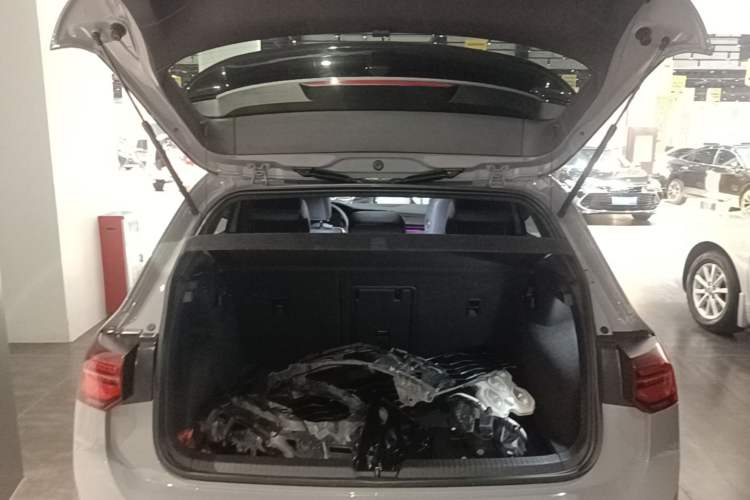 Used Volkswagen Golf 2023 Facelift 280TSI DSG R-Line Trunk