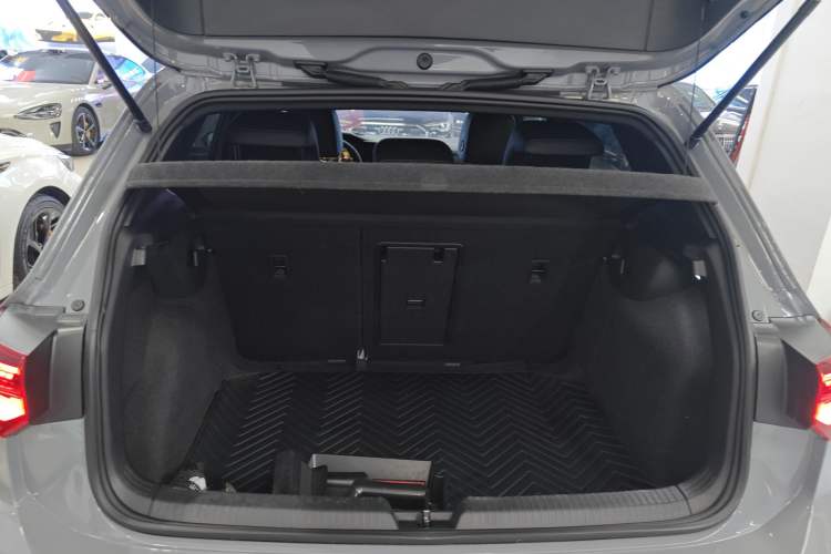 Used Volkswagen Golf 2023 Facelift 280TSI DSG R-Line Trunk