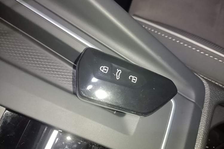 Used Volkswagen Golf 2023 Facelift 280TSI DSG R-Line Vehicle Key