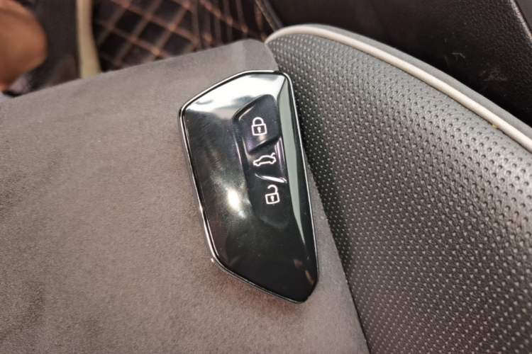 Used Volkswagen Golf 2023 Facelift 280TSI DSG R-Line Lite Vehicle Key