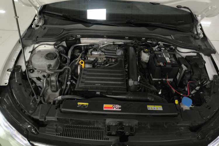 Used Volkswagen Golf 2023 Facelift 280TSI DSG R-Line Lite Engine Bay