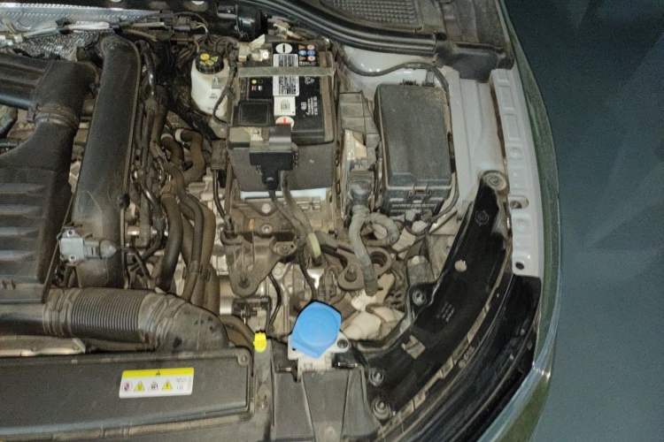 Used Volkswagen Golf 2023 Facelift 280TSI DSG R-Line Lite Engine Bay Left