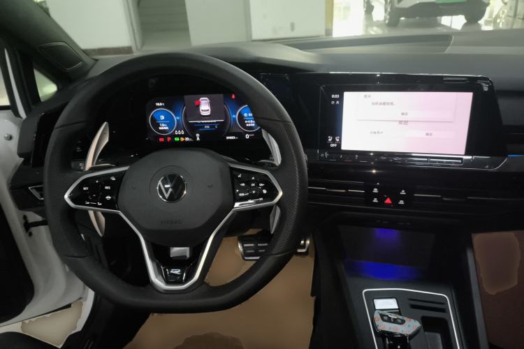 Used Volkswagen Golf 2023 Facelift 280TSI DSG R-Line Lite Interior 2