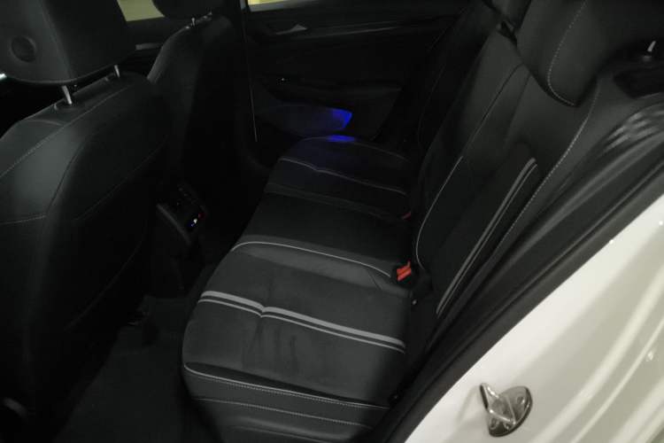 Used Volkswagen Golf 2023 Facelift 280TSI DSG R-Line Lite Interior 4