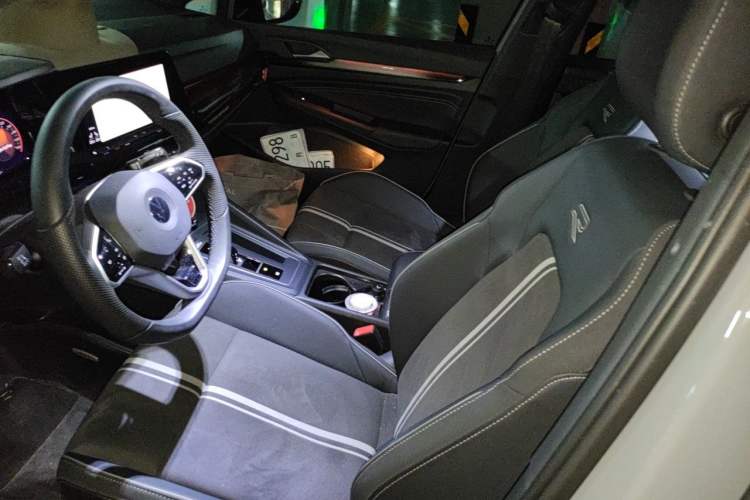 Used Volkswagen Golf 2023 Facelift 280TSI DSG R-Line Lite Left Front Seat