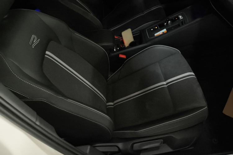 Used Volkswagen Golf 2023 Facelift 280TSI DSG R-Line Lite Right Front Seat