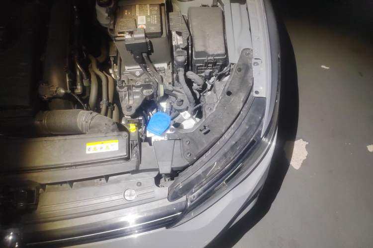 Used Volkswagen Golf 2023 Facelift 280TSI DSG R-Line Engine Bay Left