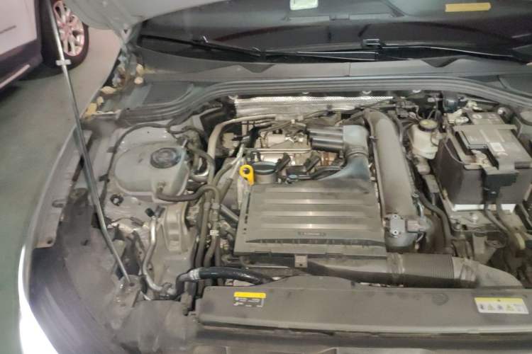 Used Volkswagen Golf 2023 Facelift 280TSI DSG R-Line Lite Engine Bay Right