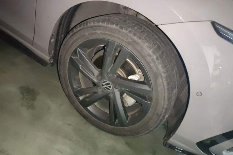 Used Volkswagen Golf 2023 Facelift 280TSI DSG R-Line Lite Right Front Wheel Hub