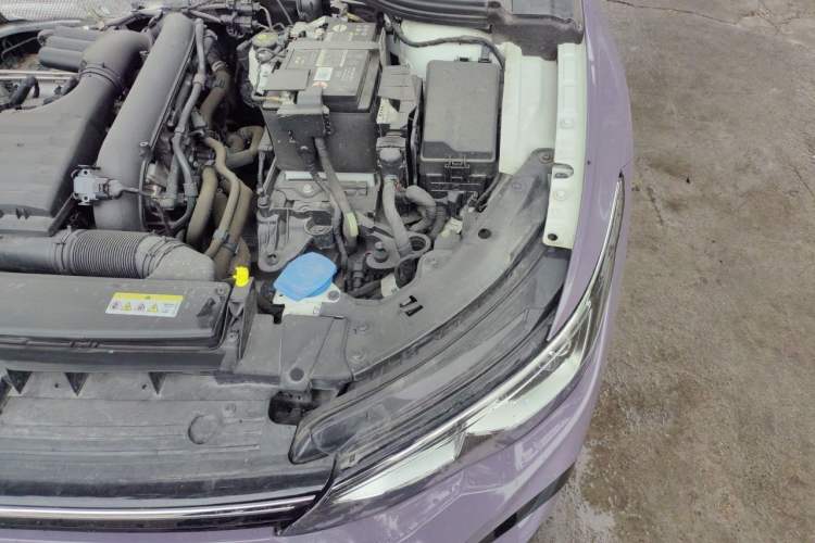 Used Volkswagen Golf 2023 280TSI DSG R-Line Lite Engine Bay Left