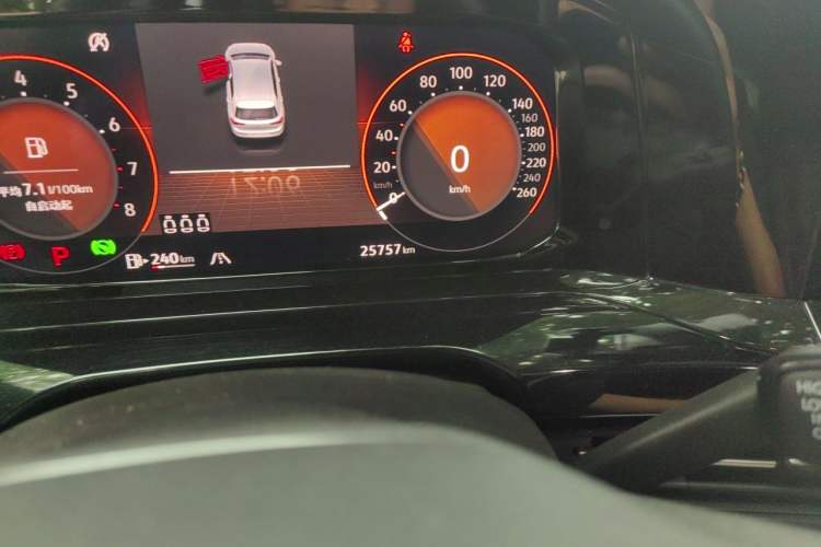 Used Volkswagen Golf 2023 280TSI DSG R-Line Lite Odometer Close Up