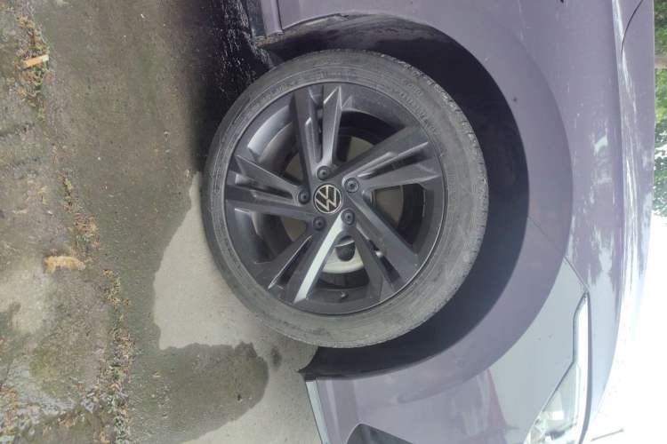 Used Volkswagen Golf 2023 280TSI DSG R-Line Lite Right Front Wheel Hub