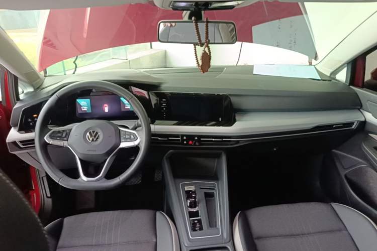 Used Volkswagen Golf 2023 Facelift 280TSI DSG Pro Center Console