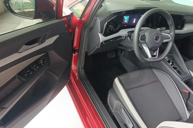Used Volkswagen Golf 2023 Facelift 280TSI DSG Pro Driver Seat