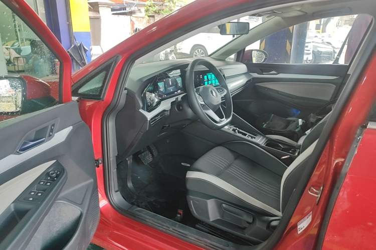 Used Volkswagen Golf 2023 280TSI DSG Pro Driver Seat