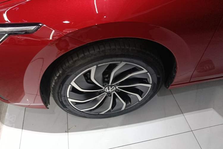 Used Volkswagen Golf 2023 Facelift 280TSI DSG Pro Left Front Wheel Hub