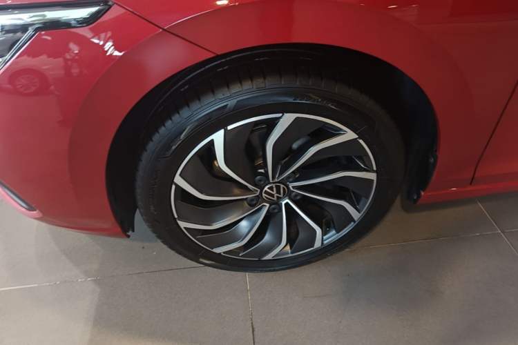 Used Volkswagen Golf 2023 Facelift 280TSI DSG Pro Left Front Wheel Hub