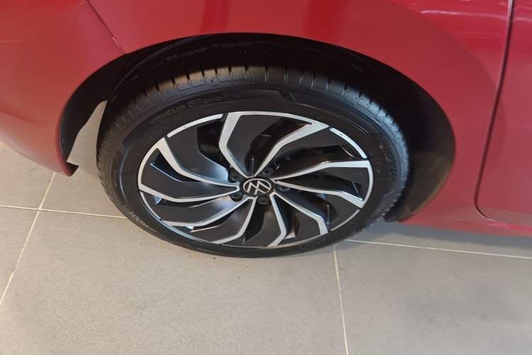 Used Volkswagen Golf 2023 Facelift 280TSI DSG Pro Right Rear Wheel Hub