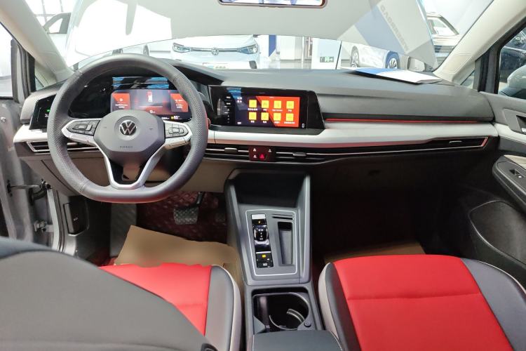 Used Volkswagen Golf 2023 280TSI DSG Pro Center Console