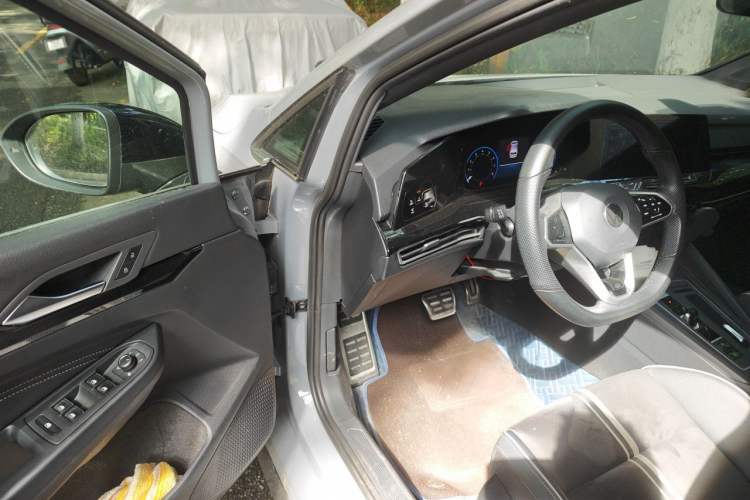 Used Volkswagen Golf 2023 280TSI DSG R-Line Lite Driver Seat