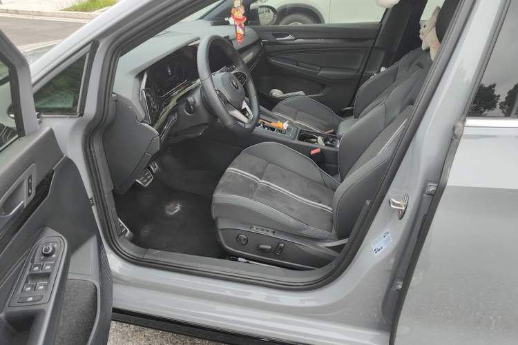 Used Volkswagen Golf 2023 Facelift 280TSI DSG R-Line Lite Driver Seat