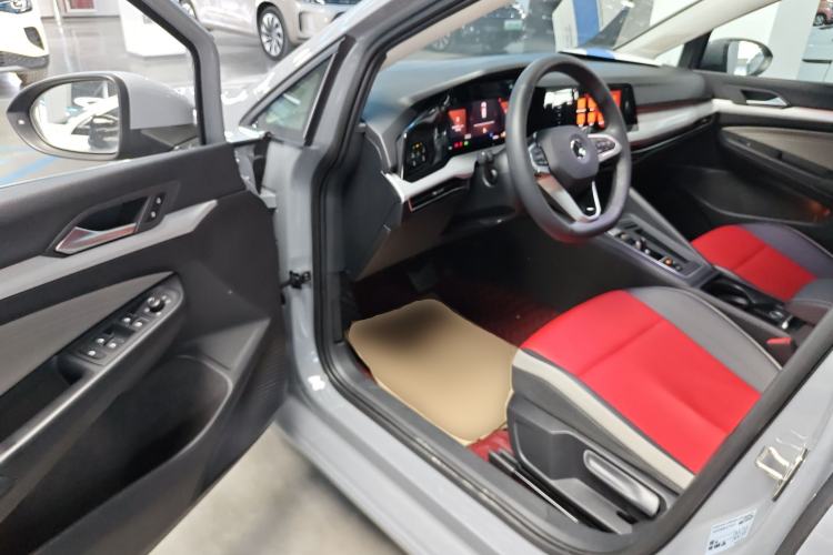 Used Volkswagen Golf 2023 280TSI DSG Pro Driver Seat