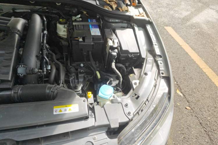 Used Volkswagen Golf 2023 280TSI DSG R-Line Lite Engine Bay Left