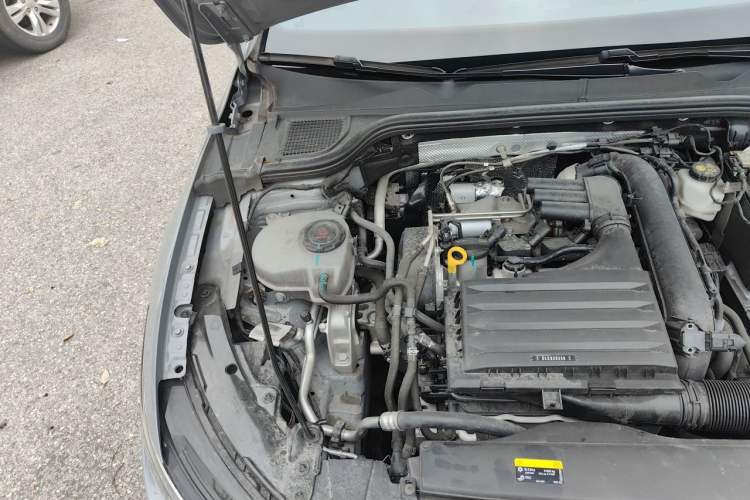 Used Volkswagen Golf 2023 Facelift 280TSI DSG R-Line Lite Engine Bay Right