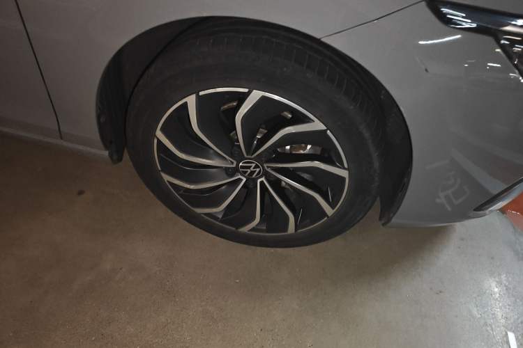 Used Volkswagen Golf 2023 Facelift 280TSI DSG Pro Right Front Wheel Hub
