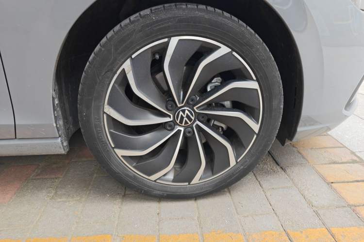 Used Volkswagen Golf 2023 Facelift 280TSI DSG Pro Right Front Wheel Hub