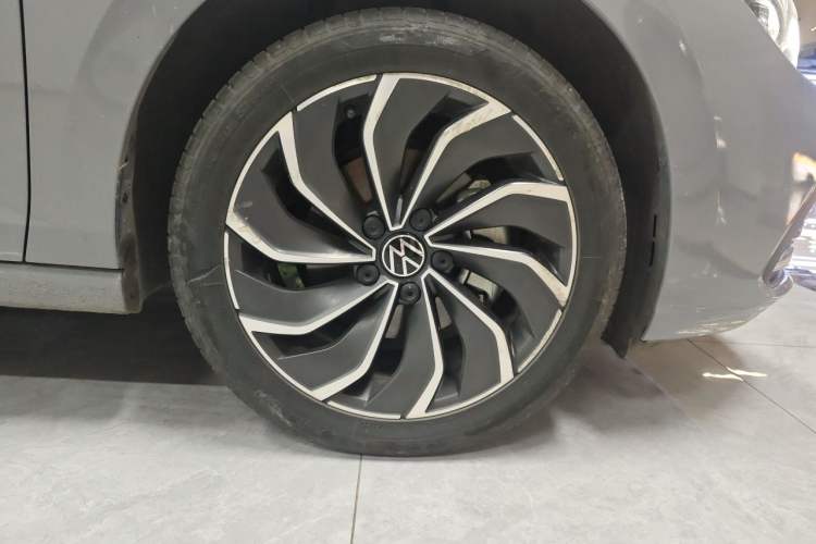Used Volkswagen Golf 2023 Facelift 280TSI DSG Pro Right Front Wheel Hub