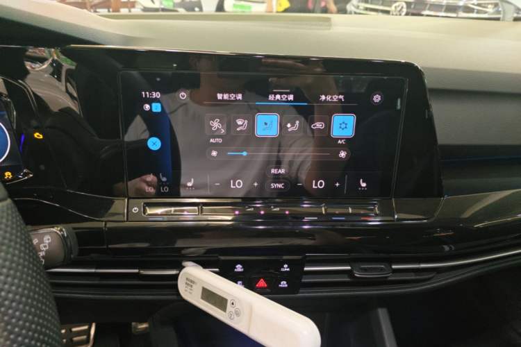 Used Volkswagen Golf 2023 Facelift 280TSI DSG R-Line Audio And AC Panel