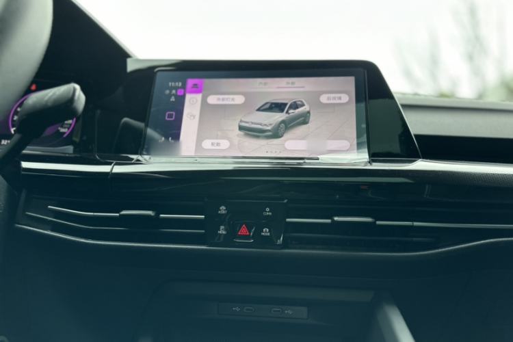 Used Volkswagen Golf 2023 Facelift 280TSI DSG R-Line Lite Audio And AC Panel