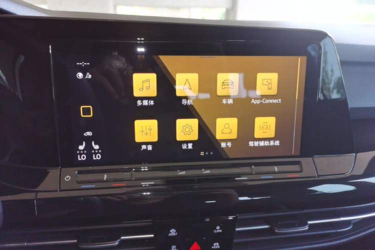 Used Volkswagen Golf 2023 280TSI DSG R-Line Lite Audio And AC Panel