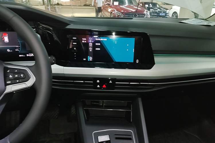 Used Volkswagen Golf 2023 Facelift 280TSI DSG Pro Audio And AC Panel