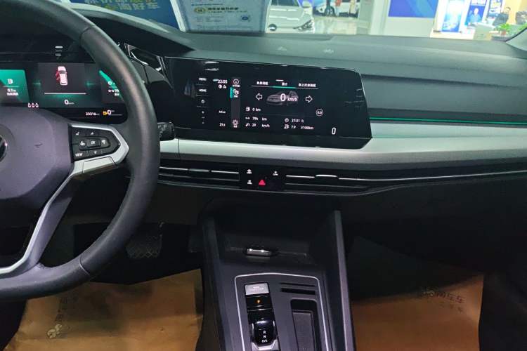Used Volkswagen Golf 2023 Facelift 280TSI DSG Pro Audio And AC Panel