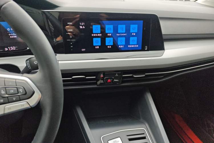 Used Volkswagen Golf 2023 Facelift 280TSI DSG Pro Audio And AC Panel