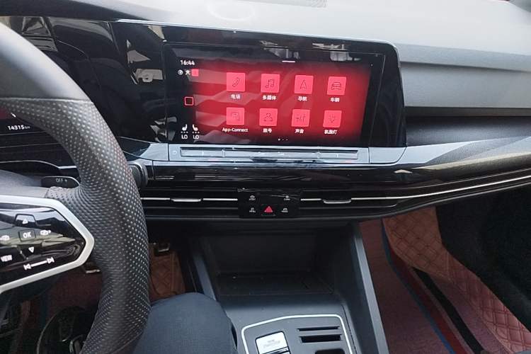 Used Volkswagen Golf 2023 Facelift 280TSI DSG R-Line Lite Audio And AC Panel