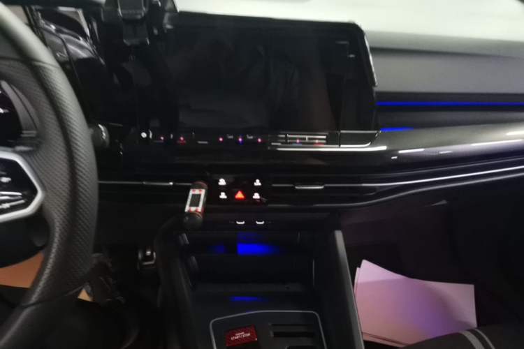 Used Volkswagen Golf 2023 Facelift 280TSI DSG R-Line Lite Audio And AC Panel