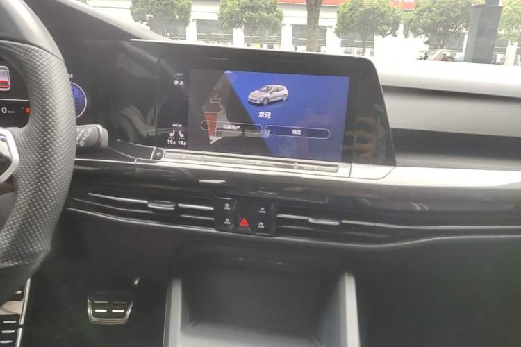Used Volkswagen Golf 2023 Facelift 280TSI DSG R-Line Lite Audio And AC Panel