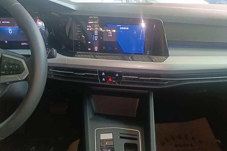 Used Volkswagen Golf 2023 Facelift 280TSI DSG Pro Audio And AC Panel