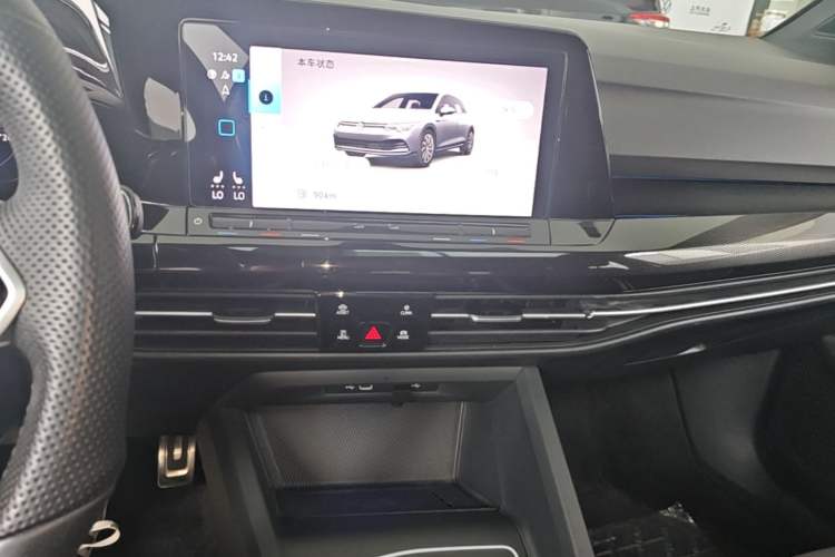 Used Volkswagen Golf 2023 Facelift 280TSI DSG R-Line Audio And AC Panel